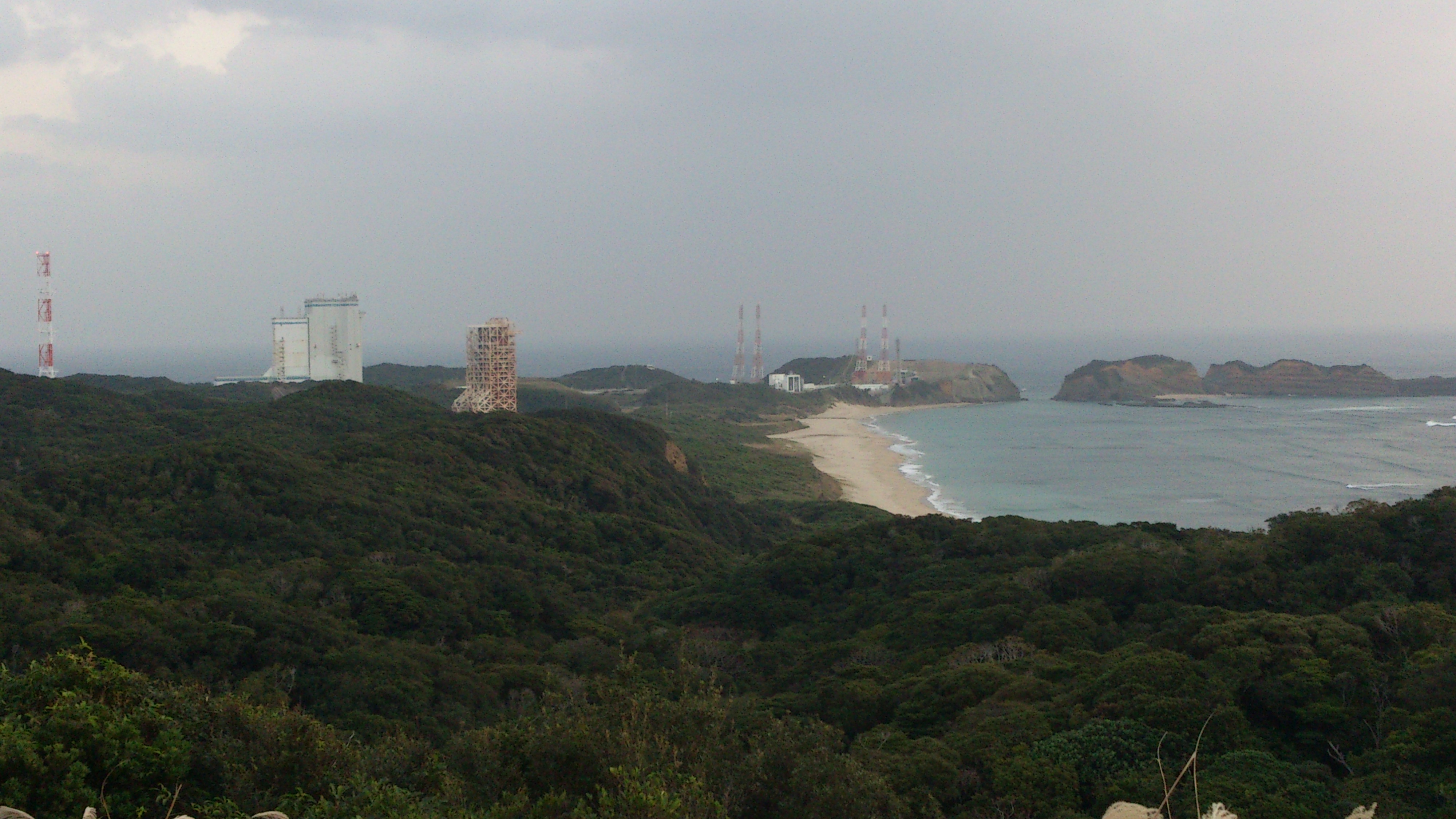 2012年12月。僕は種子島を一人で旅した：発射台をアップで撮影。こういう「自然の中にポツンとある人工物」がえらく好きだ