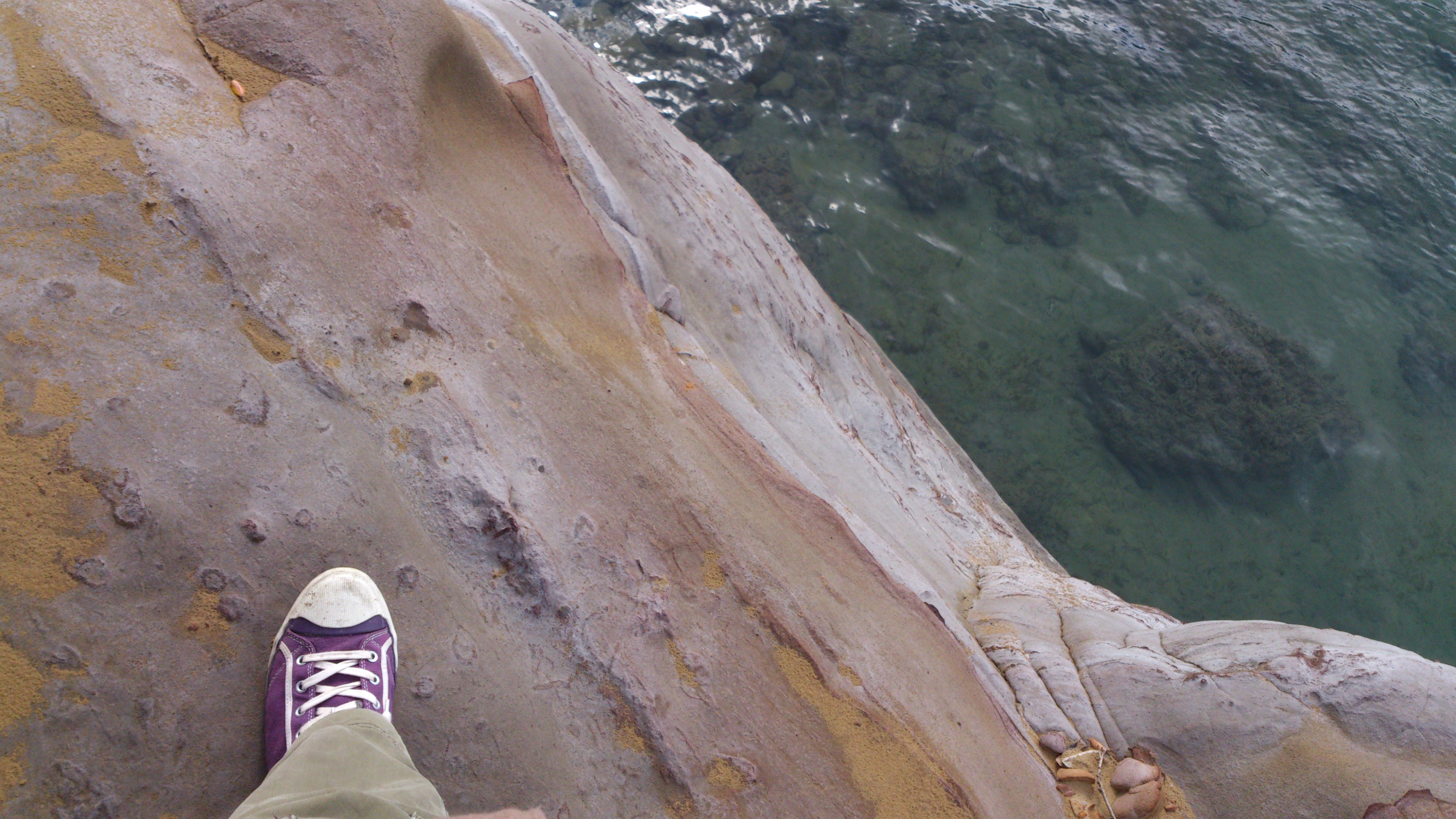 2012年12月。僕は種子島を一人で旅した：どこかの岩肌に登った