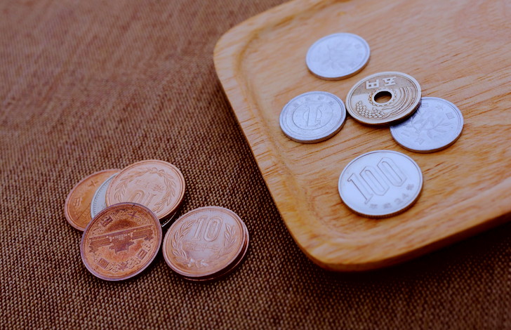 お釣りの小銭を減らす計算、100回に1回くらいは間違える