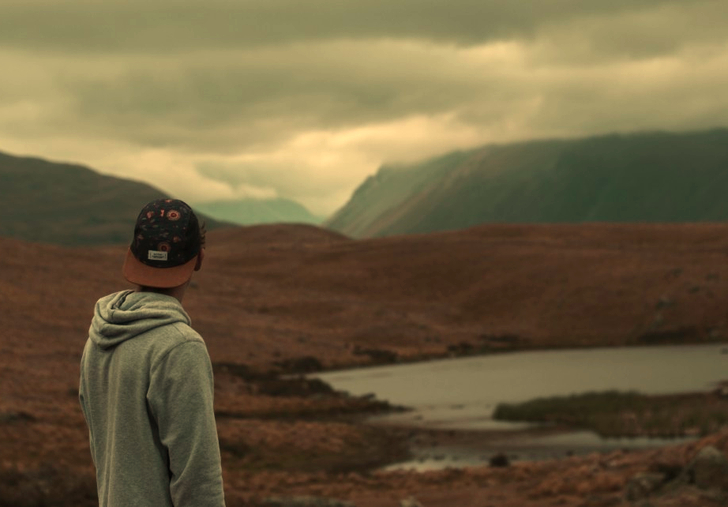 年の離れた兄と、不条理な現実